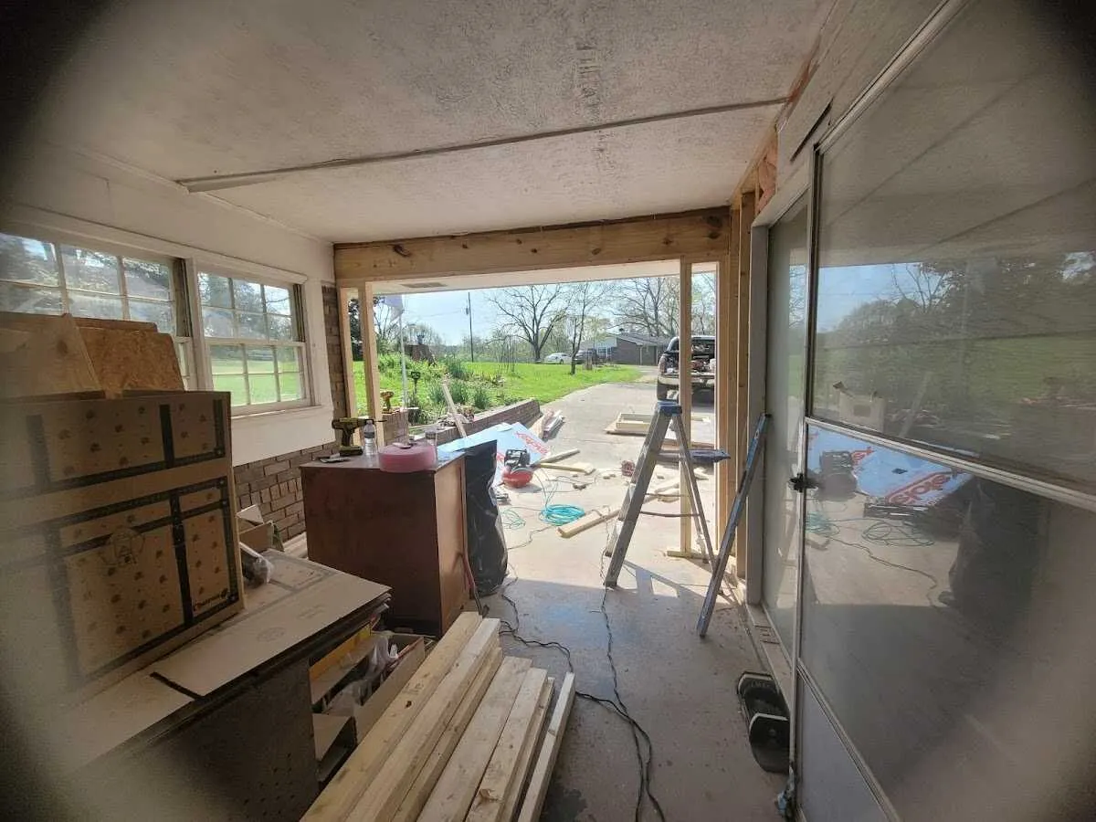 Air movers and dehumidifier for Drying & Dehumidification in Chillicothe